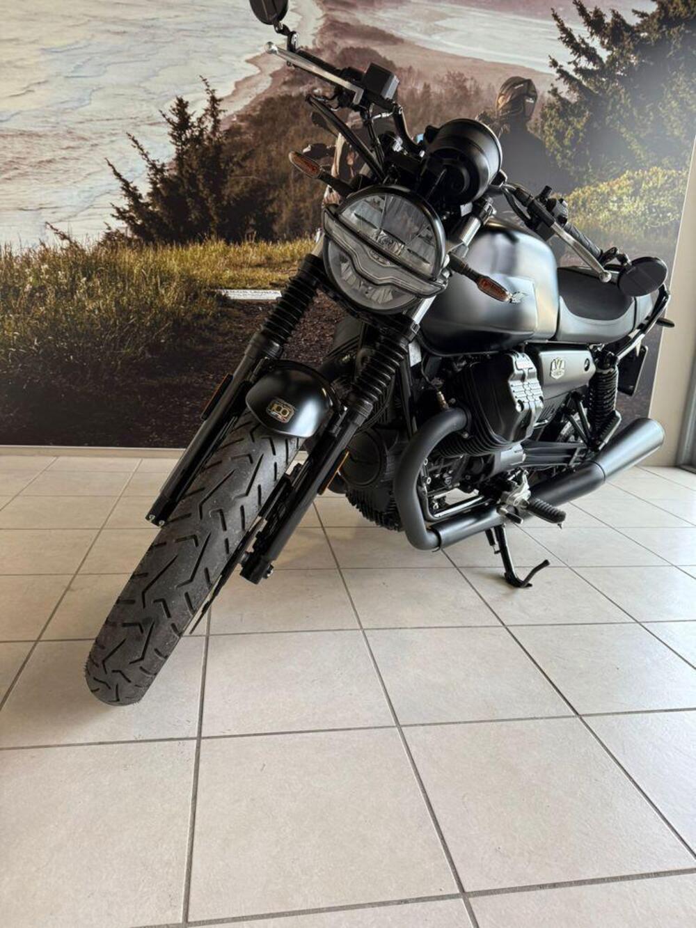 Moto Guzzi V7 Stone (2021 - 24) (5)