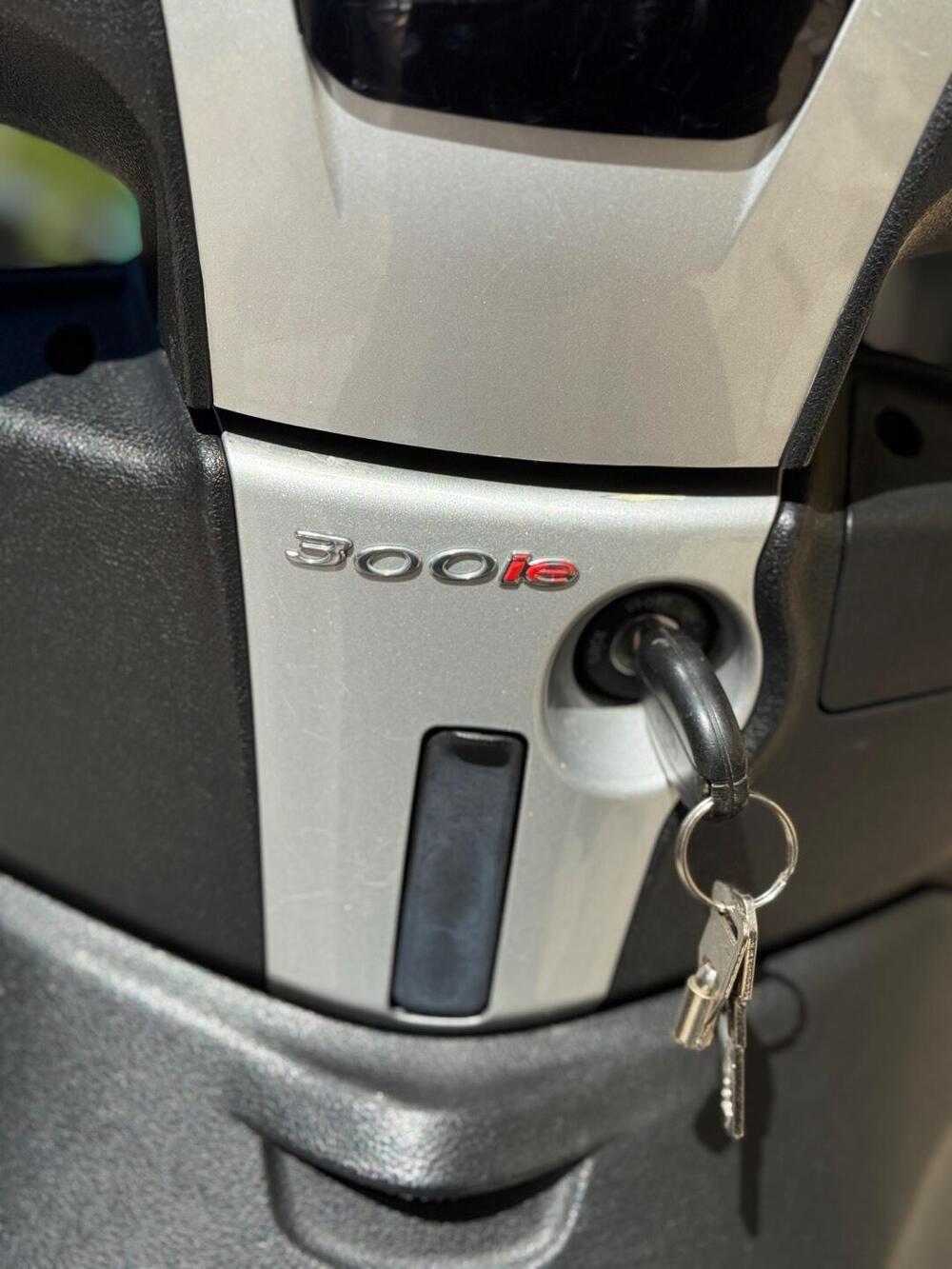 Piaggio Beverly 300 i.e. (2010 - 16) (6)