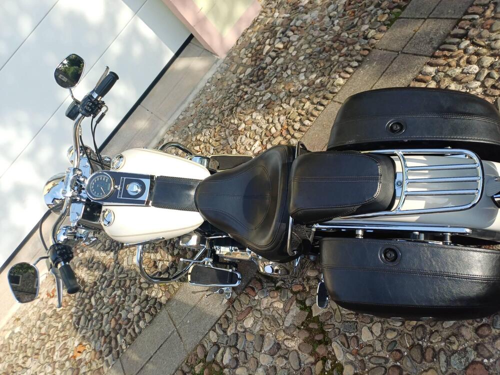 Harley-Davidson 1690 Deluxe ABS (2011 - 16) - FLSTN (3)