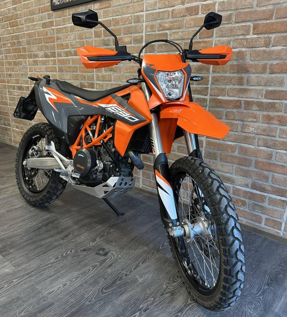 KTM 690 Enduro R (2021) (9)