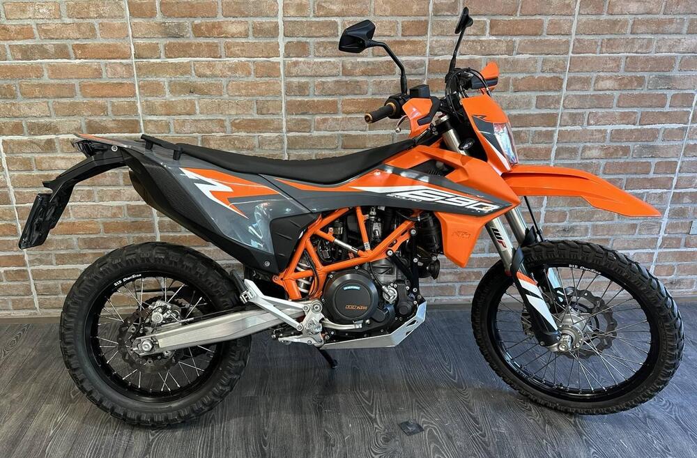 KTM 690 Enduro R (2021) (7)