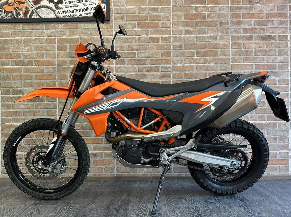 KTM 690 Enduro R (2021) (6)