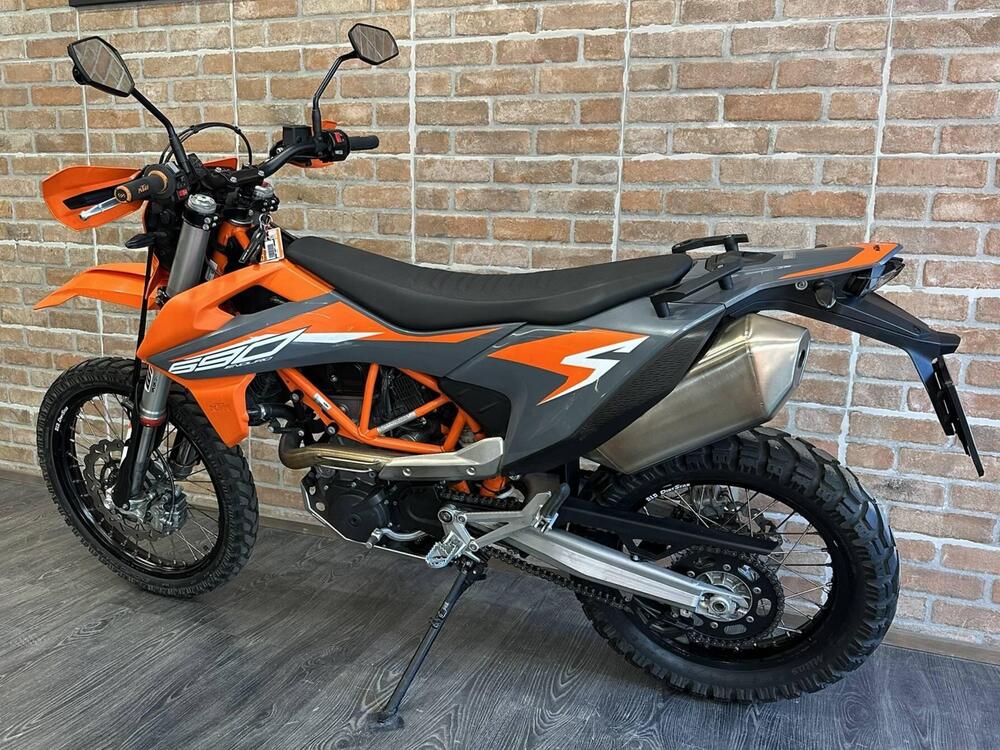 KTM 690 Enduro R (2021) (14)