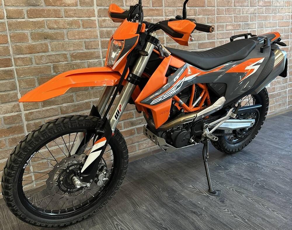 KTM 690 Enduro R (2021) (4)