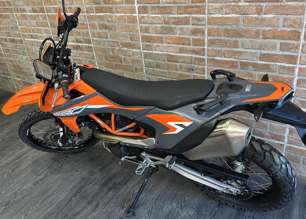 KTM 690 Enduro R (2021) (17)