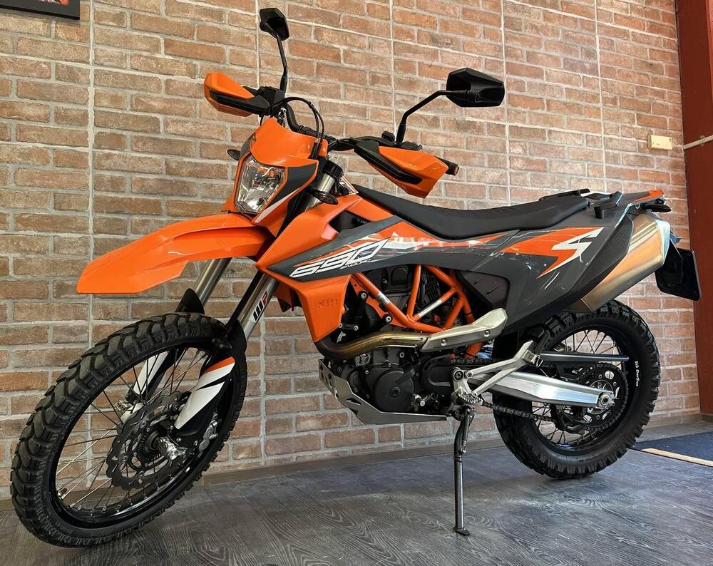 KTM 690 Enduro R (2021) (2)