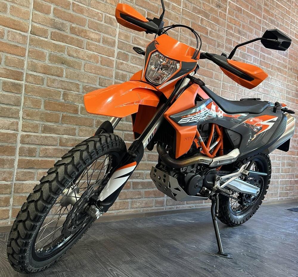 KTM 690 Enduro R (2021) (18)