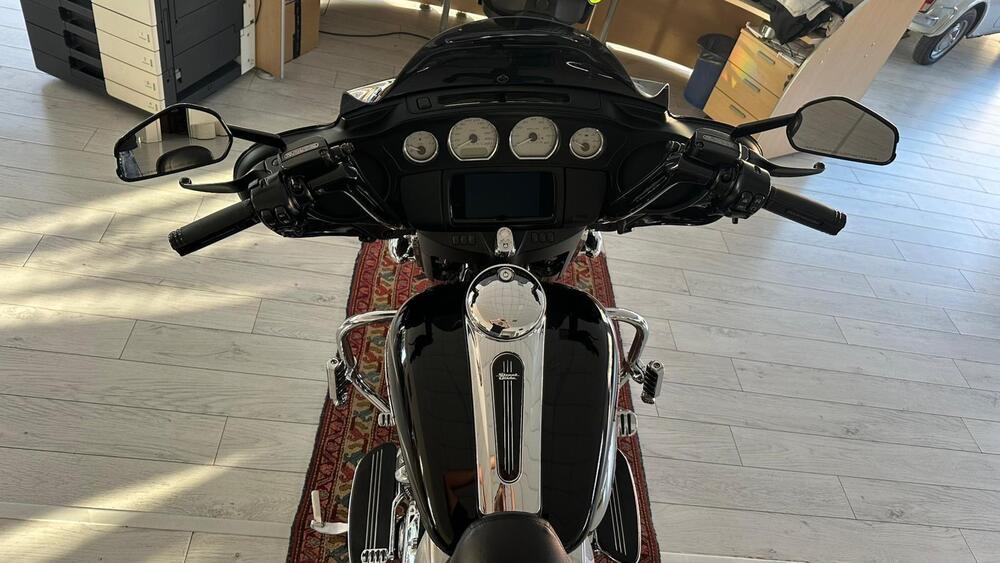 Harley-Davidson 107 Street Glide (2017 - 19) - FLHX (8)