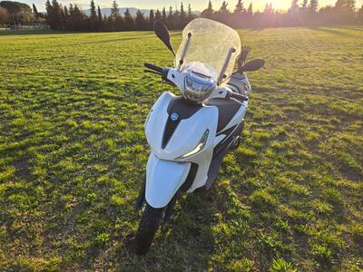 Piaggio Beverly 300 Hpe (2021) usata