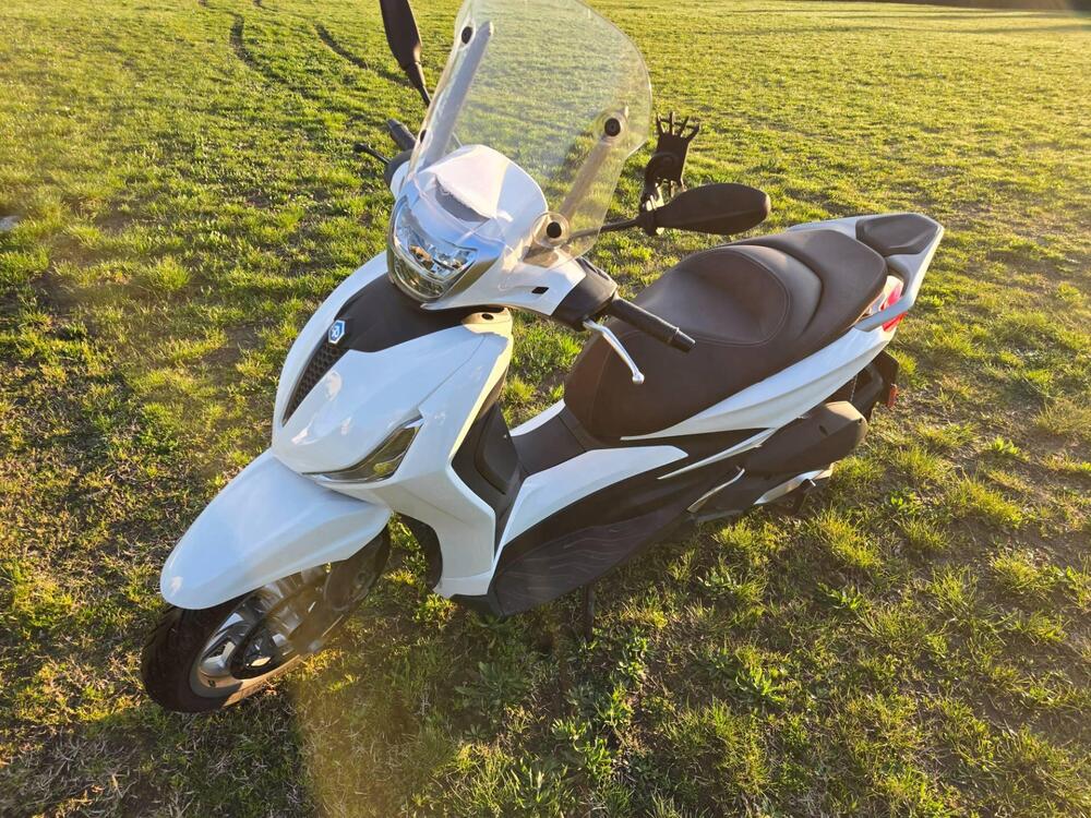 Piaggio Beverly 300 Hpe (2021) (4)