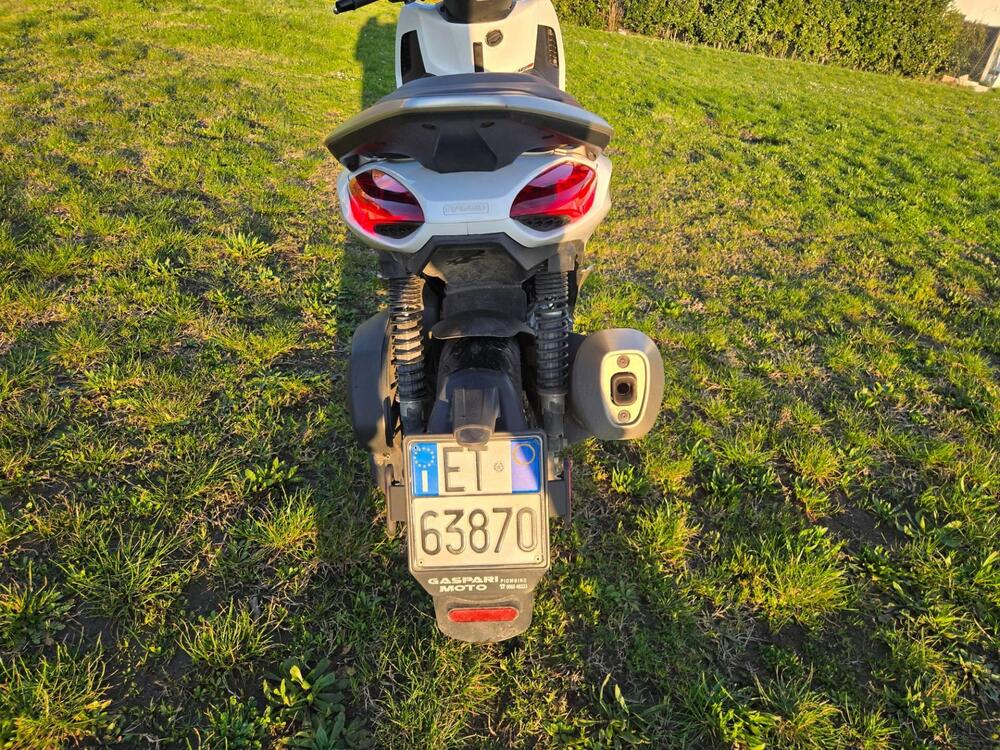 Piaggio Beverly 300 Hpe (2021) (5)