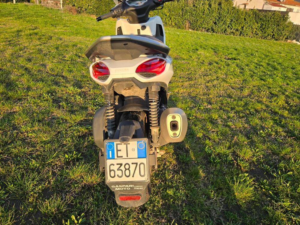 Piaggio Beverly 300 Hpe (2021) (6)