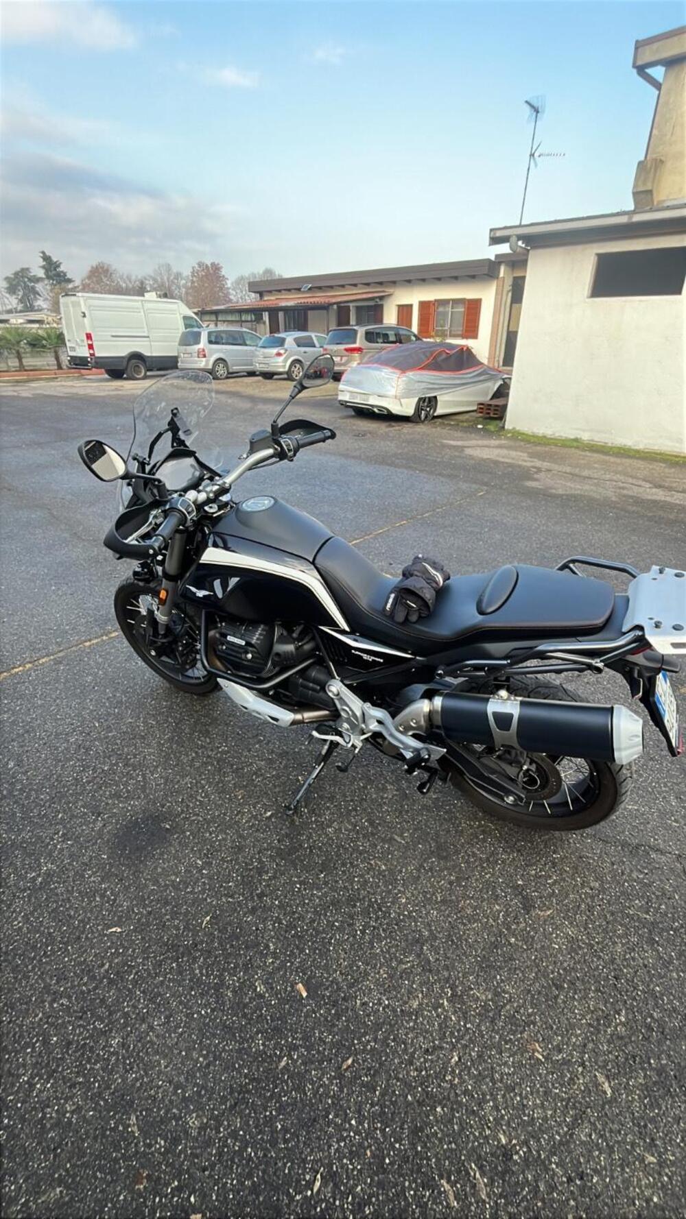 Moto Guzzi V85 TT Guardia d'Onore (2022 - 23) (2)