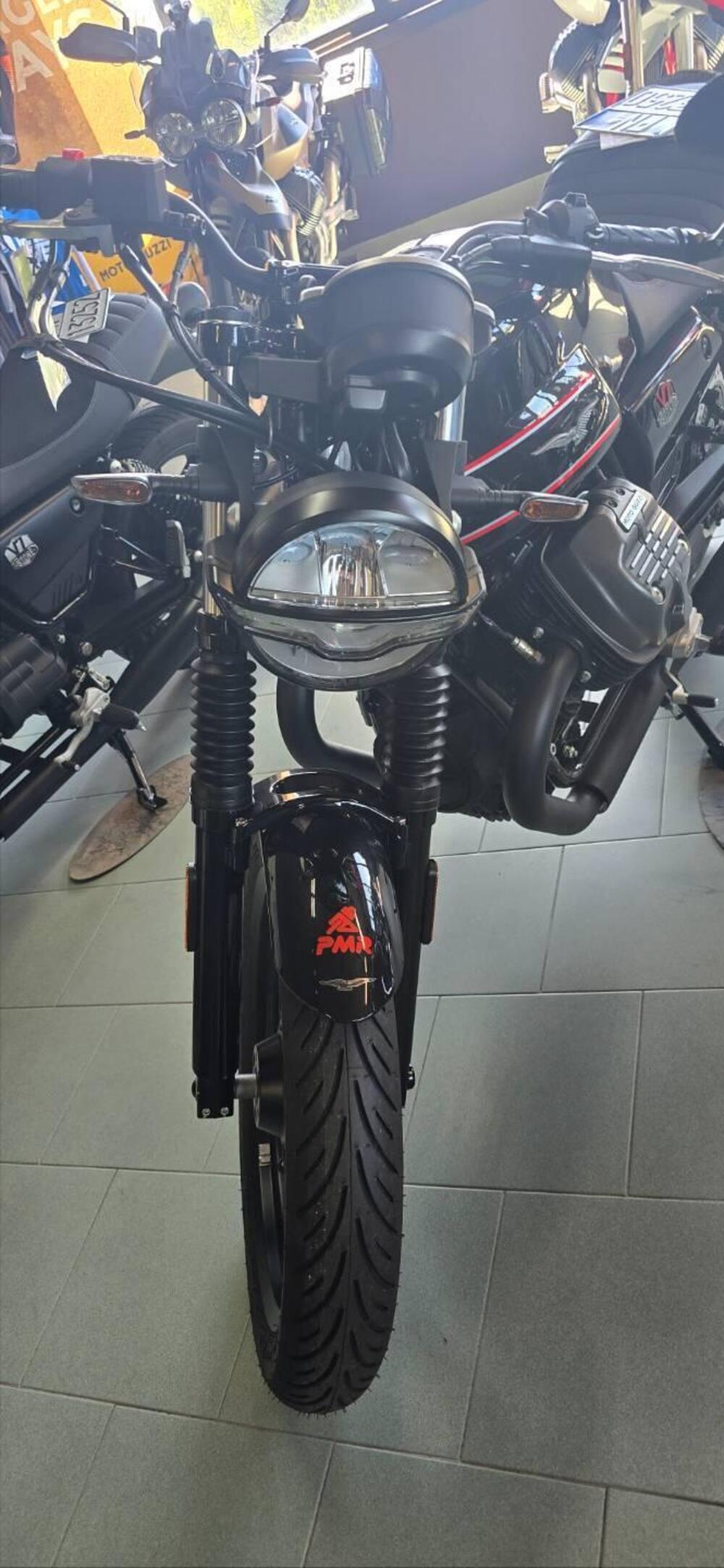 Moto Guzzi V7 Stone Special Edition (2022 - 25) (3)