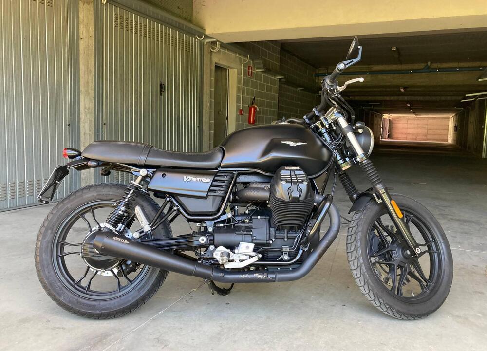 Moto Guzzi V7 III Stone (2017 - 20)