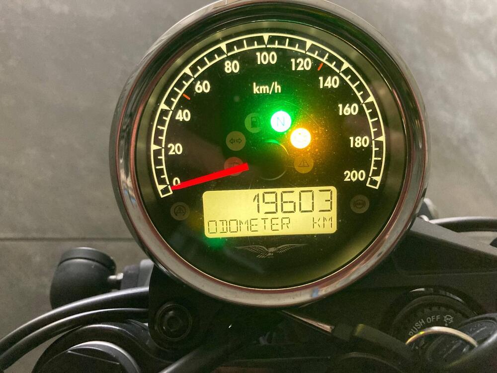 Moto Guzzi V7 III Stone (2017 - 20) (6)