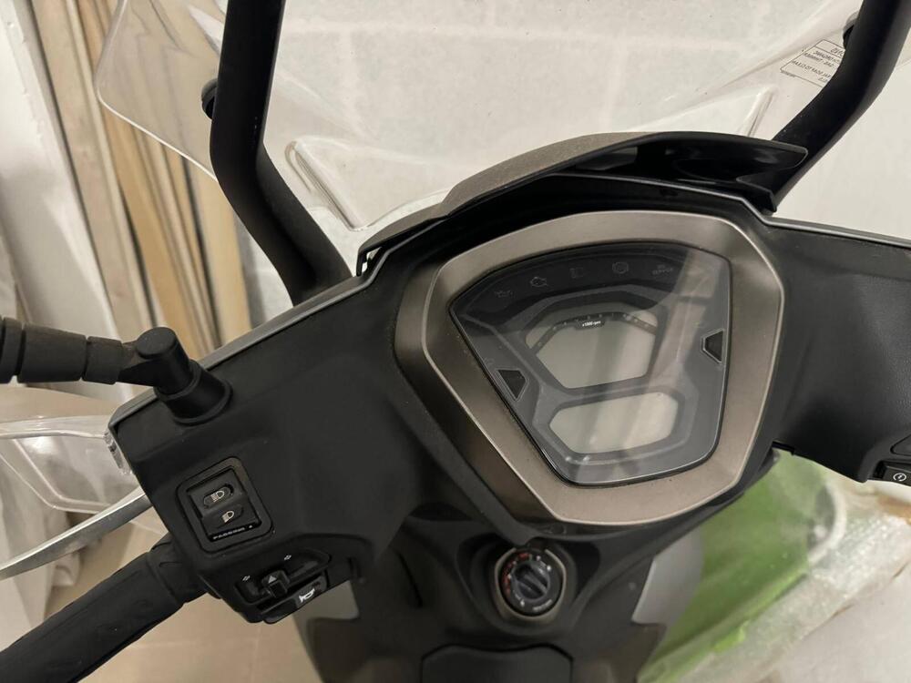 Kymco Agility 300i (2021 - 25) (2)
