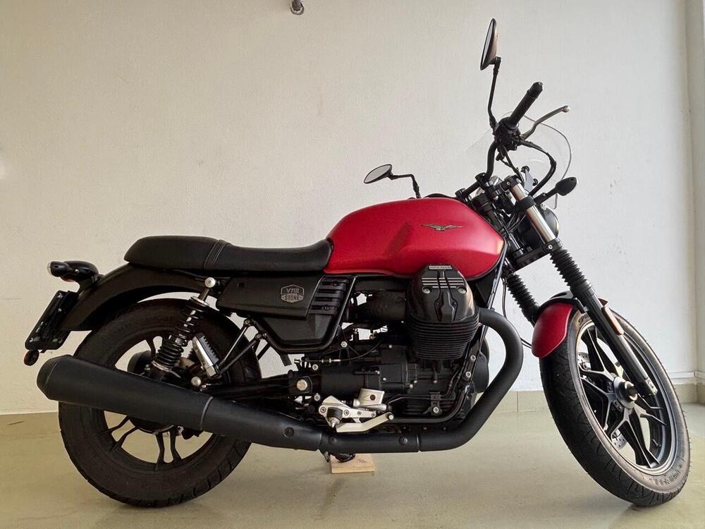 Moto Guzzi V7 III Stone (2017 - 20) (7)