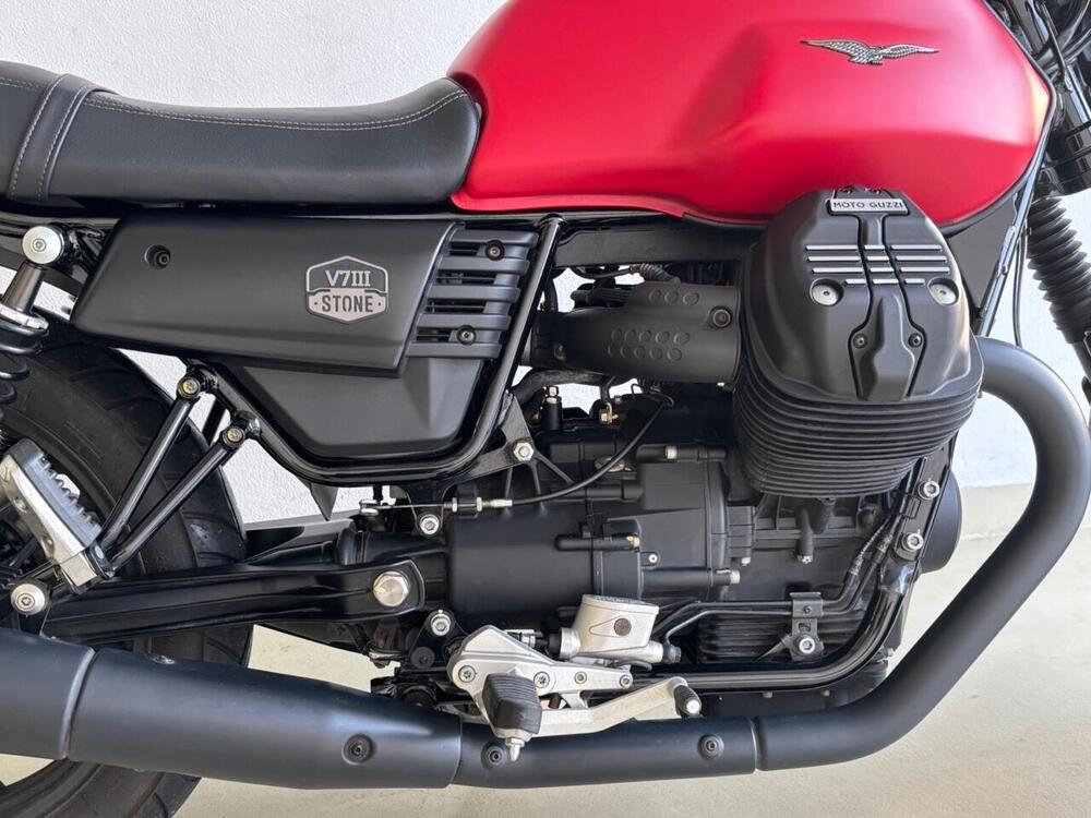 Moto Guzzi V7 III Stone (2017 - 20) (8)