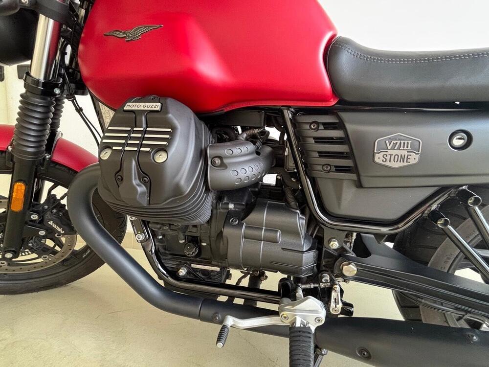 Moto Guzzi V7 III Stone (2017 - 20) (9)