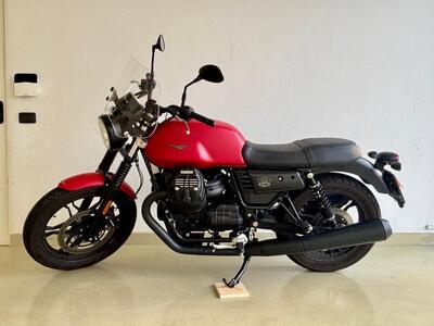 Moto Guzzi V7 III Stone (2017 - 20) usata