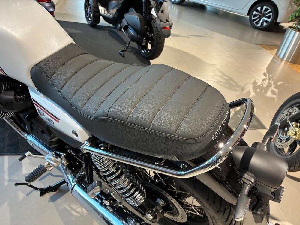 Moto Guzzi V7 Special (2025 - 26) (5)