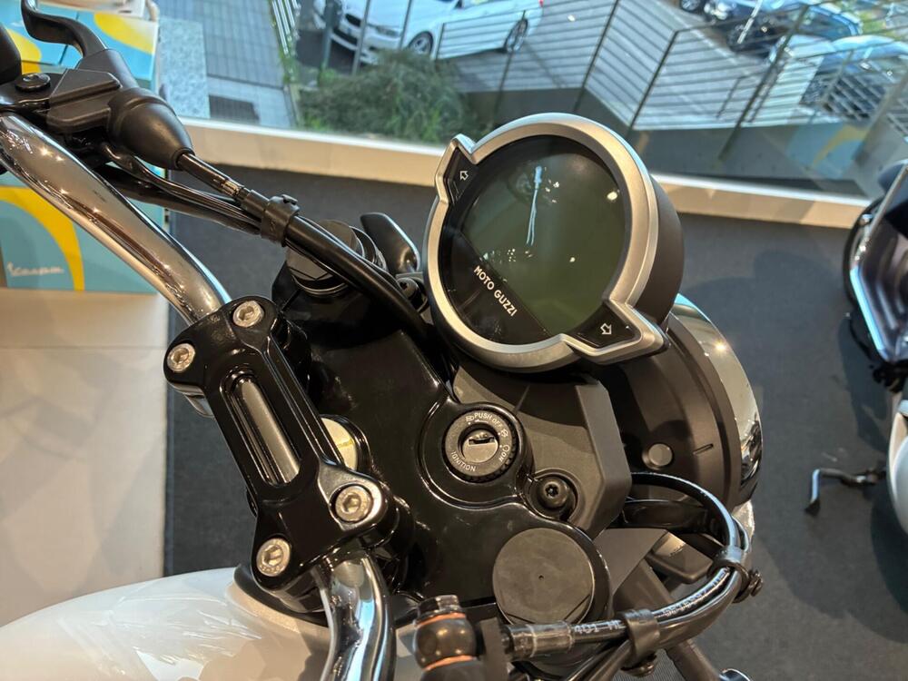 Moto Guzzi V7 Special (2025 - 26) (2)