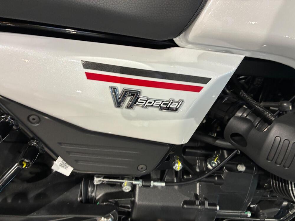 Moto Guzzi V7 Special (2025 - 26) (3)