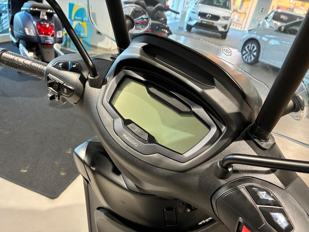 Piaggio Beverly 400 S (2025 - 26) (3)