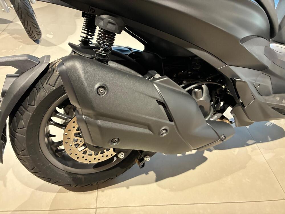 Piaggio Beverly 400 S (2025 - 26) (4)