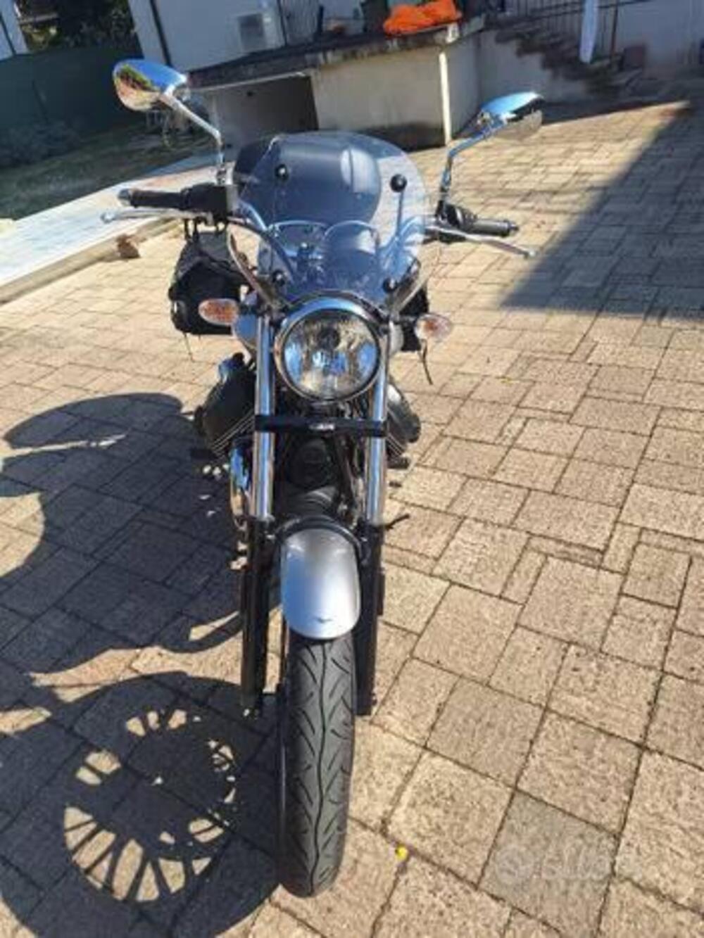 Moto Guzzi V9 Roamer (2021 - 24) (3)