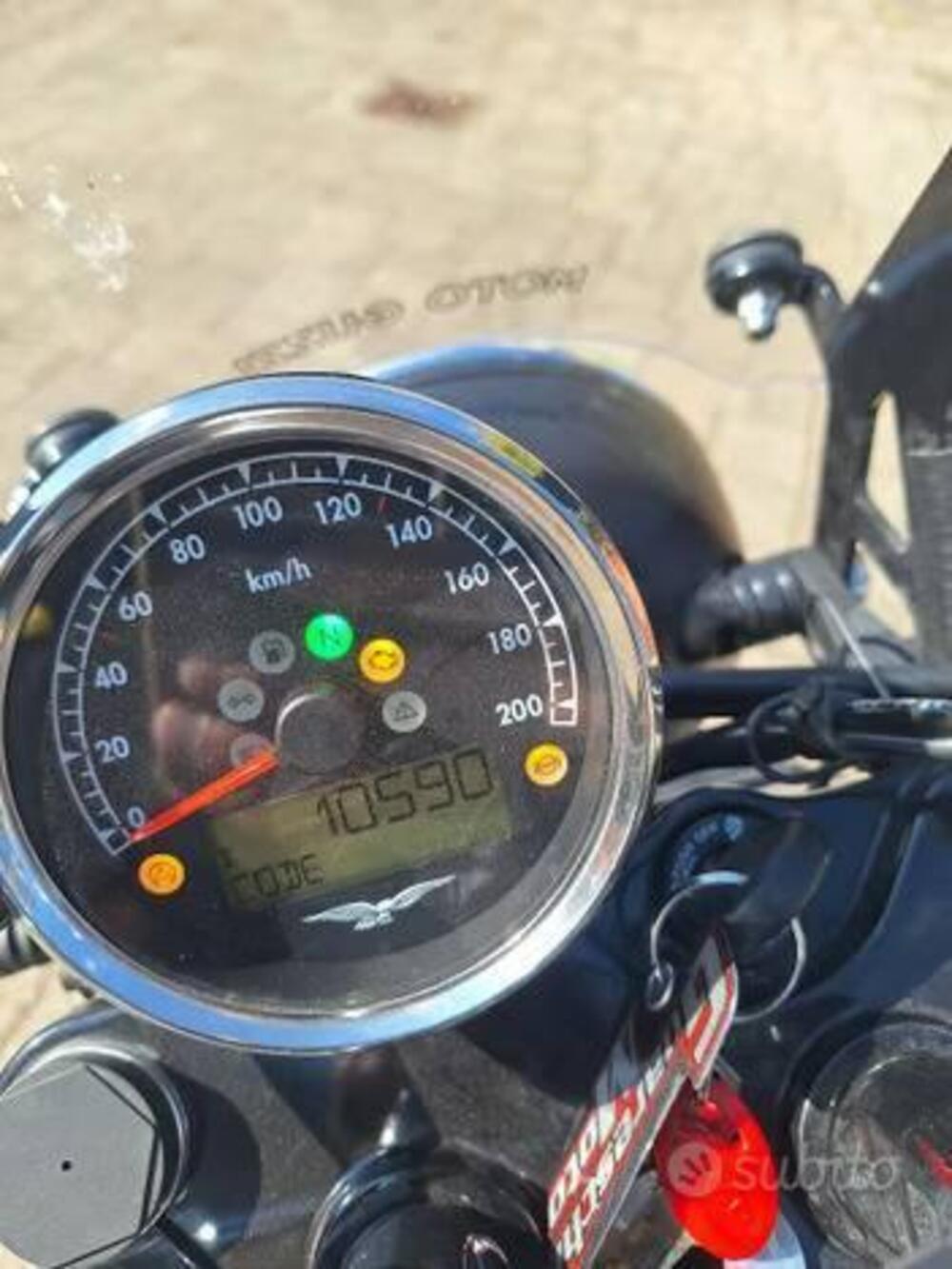 Moto Guzzi V9 Roamer (2021 - 24) (6)