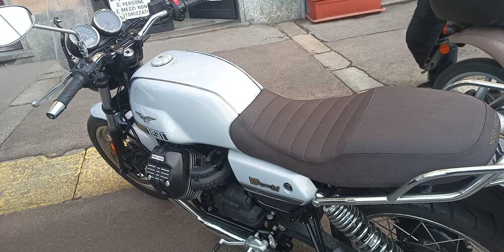 Moto Guzzi V7 Special (2021 - 24) (6)