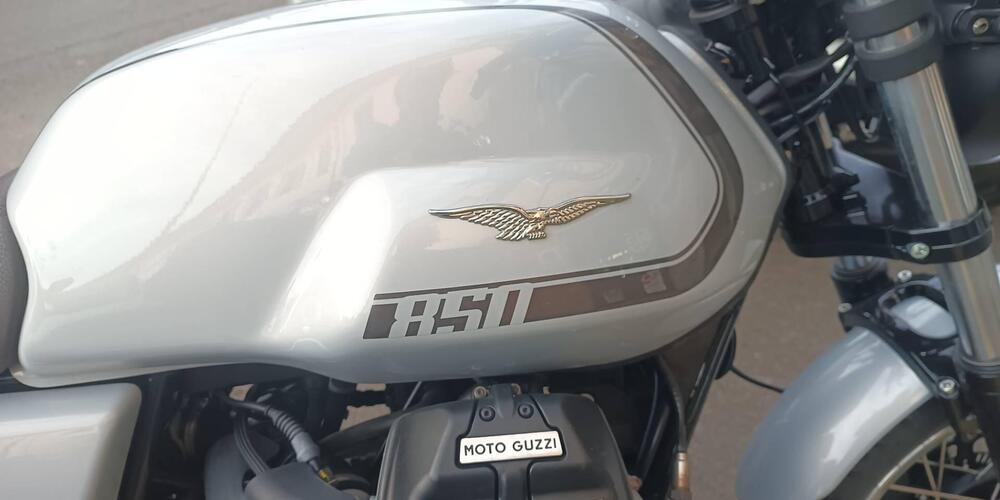 Moto Guzzi V7 Special (2021 - 24) (10)