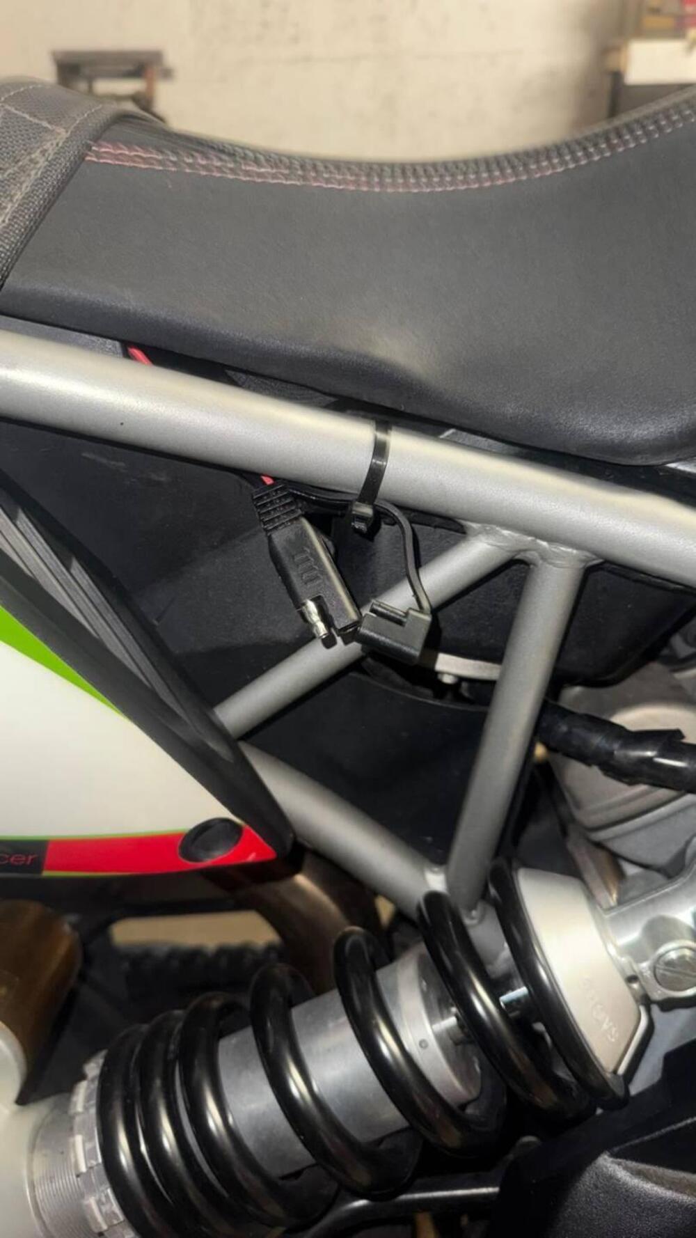 Aprilia Dorsoduro 750 Factory (2010 - 13) (2)