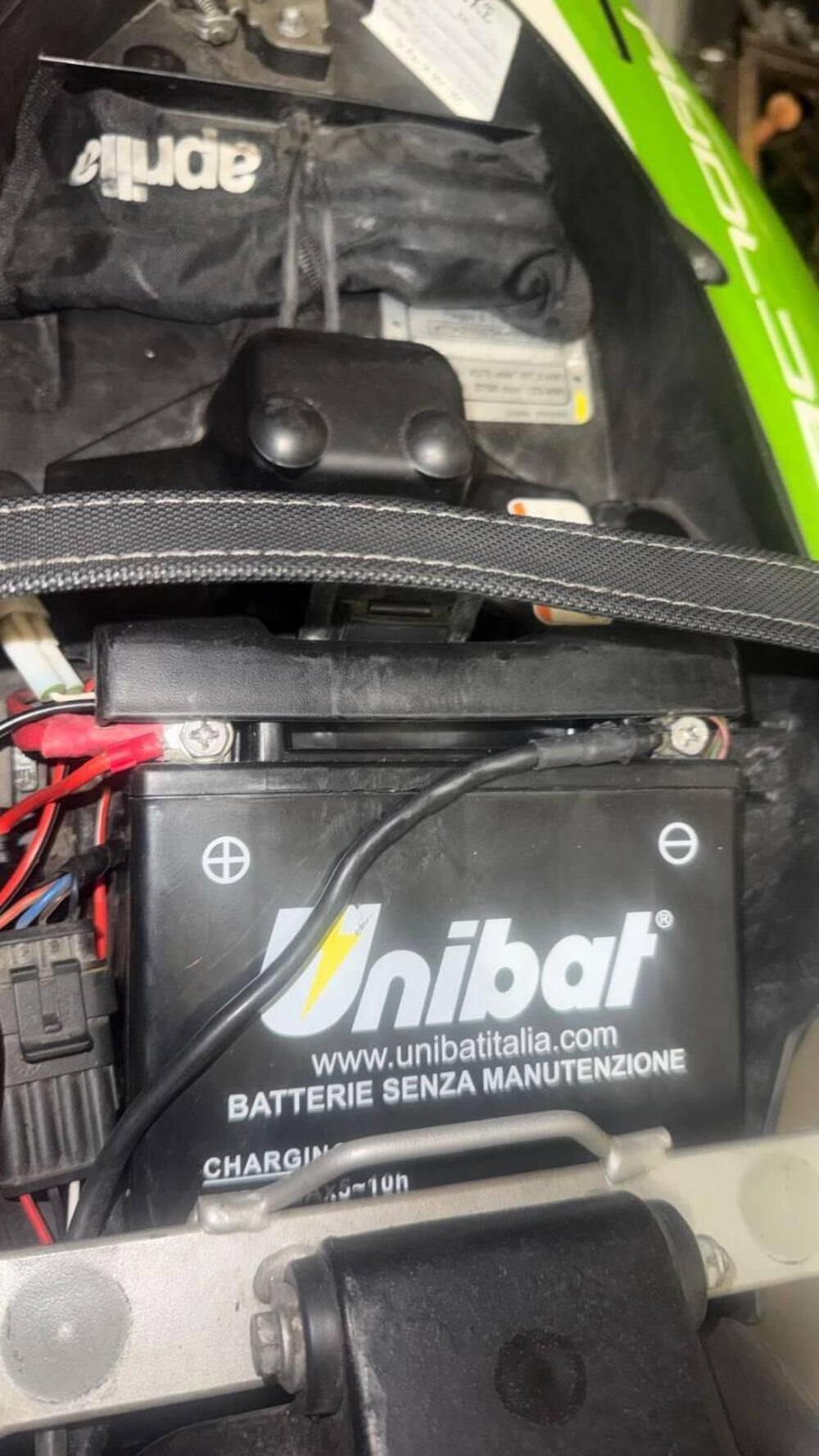 Aprilia Dorsoduro 750 Factory (2010 - 13) (11)