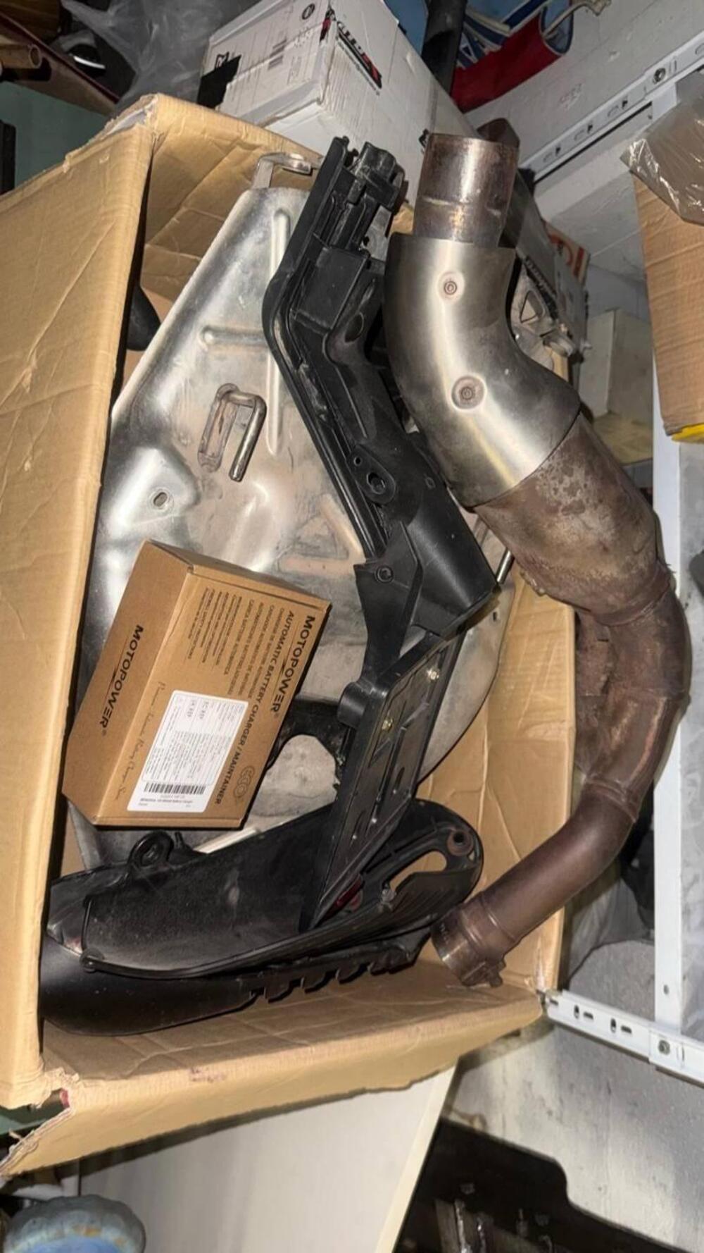 Aprilia Dorsoduro 750 Factory (2010 - 13) (18)