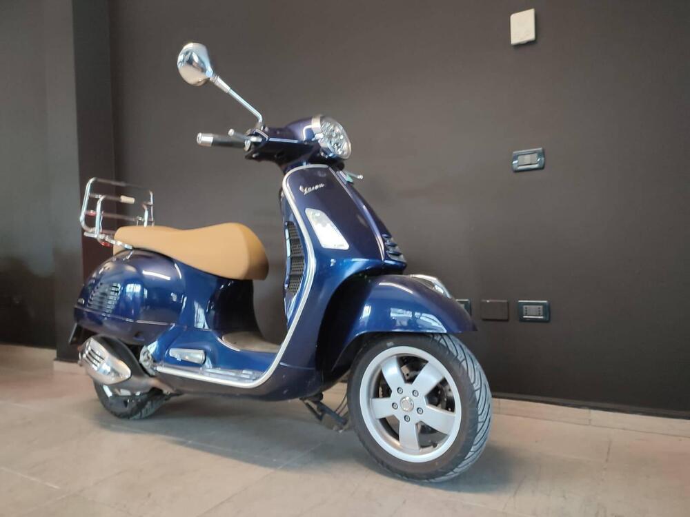 Vespa GTS 300 Hpe (2019) (3)