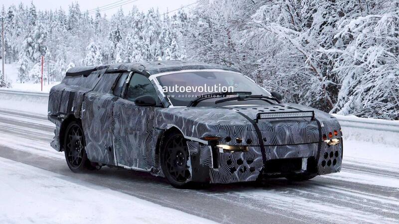 Ferrari Luce, il prototipo torna sulla neve: potrebbe avere le &ldquo;Suicide doors&rdquo;, nuovi indizi dalla Svezia