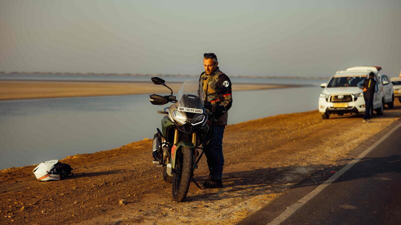 Rann of Kutch: il deserto salato indiano celebrato da TVS