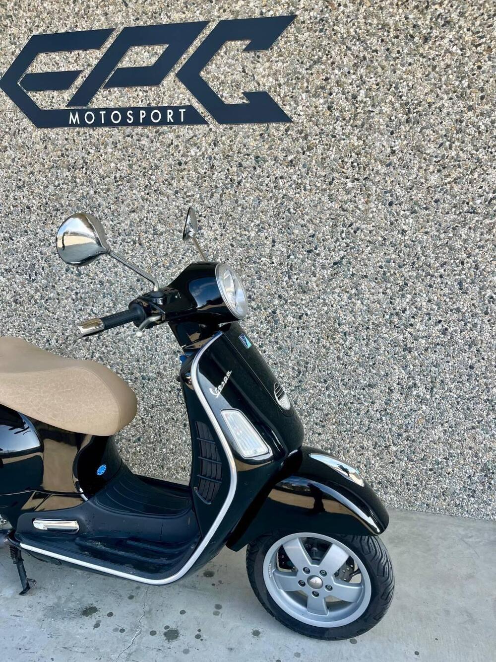 Vespa GTS 250 i.e. (2)