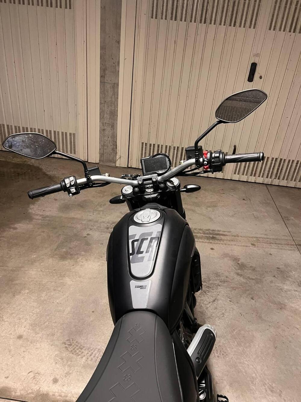 Ducati Scrambler 800 Icon Dark (2025 - 26) (4)