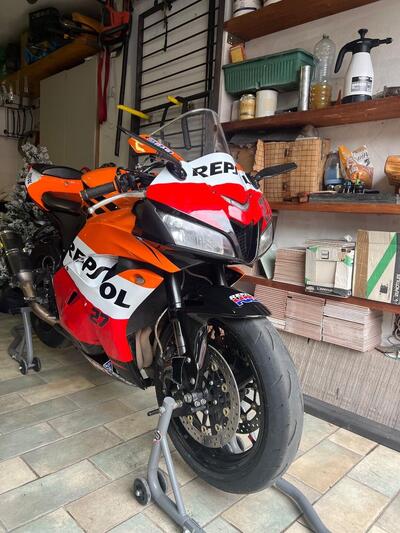 Honda CBR 600 RR (2009 - 12) usata