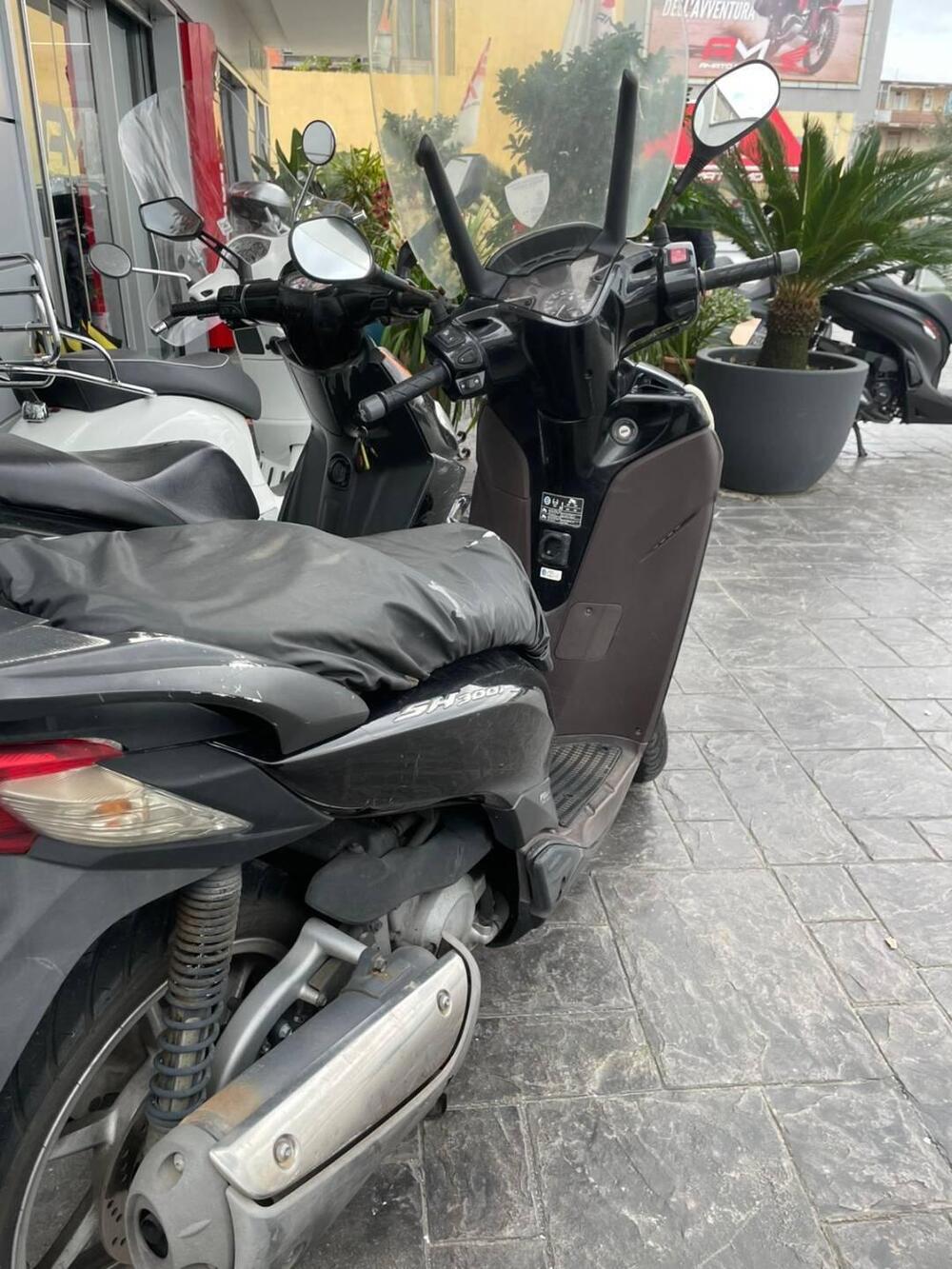 Honda SH 300 i (2011 - 14) (2)