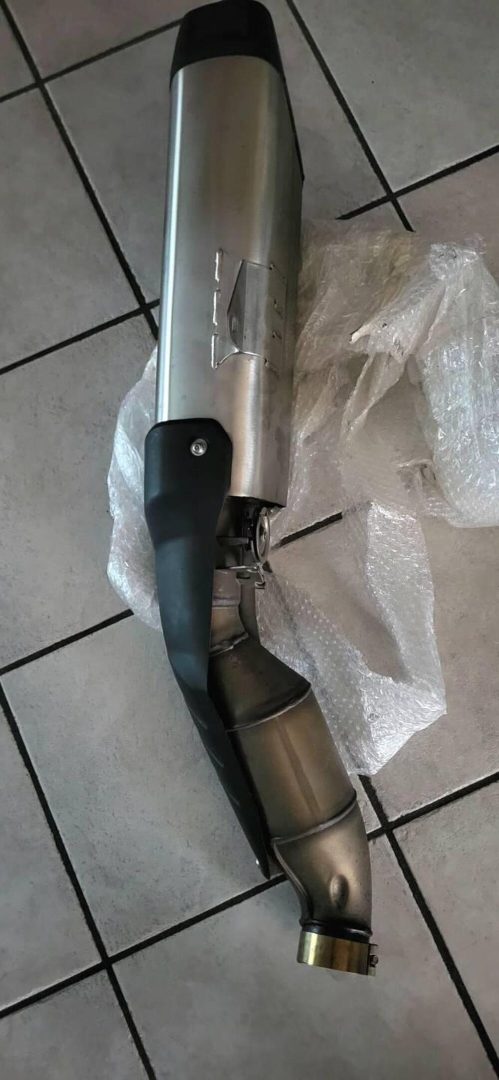 Scarico x Tuono V4 1100 Factory Aprilia (2)