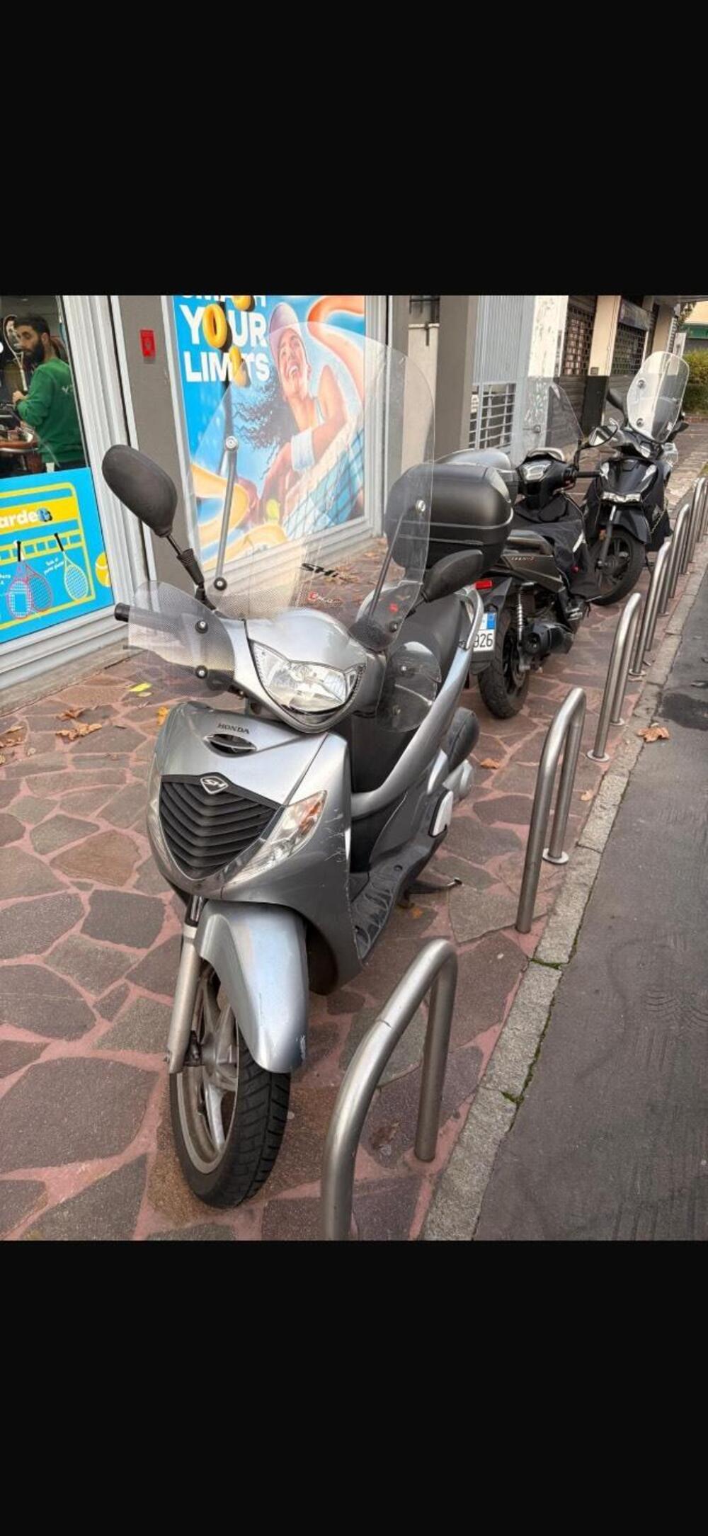 Honda SH 125 i (2005 - 08) (2)