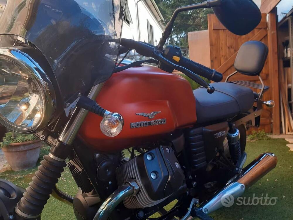 Moto Guzzi V7 II Stone (2015 - 17)