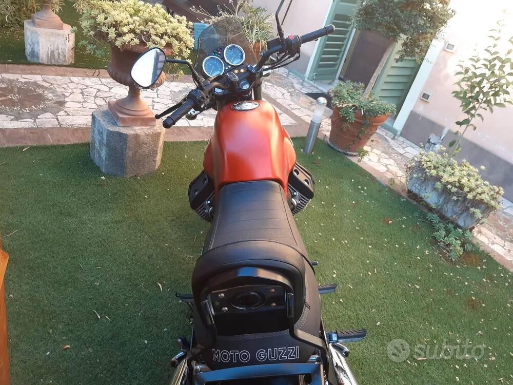 Moto Guzzi V7 II Stone (2015 - 17) (2)