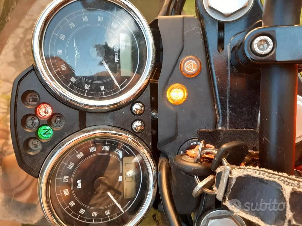 Moto Guzzi V7 II Stone (2015 - 17) (3)