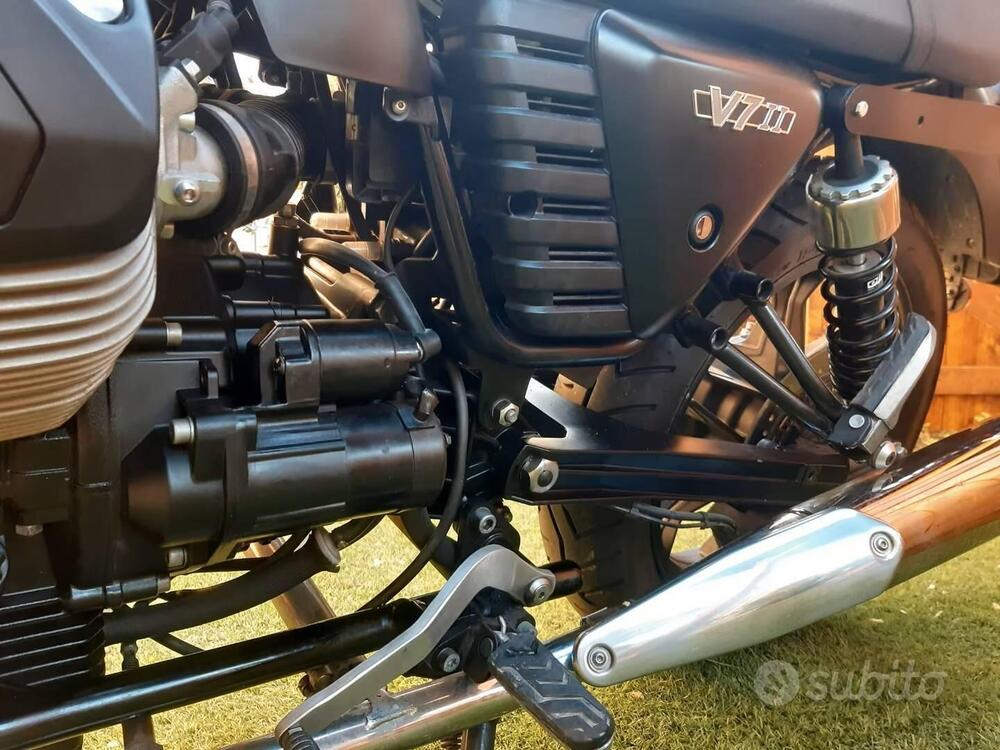 Moto Guzzi V7 II Stone (2015 - 17) (4)